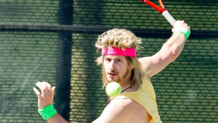 Andy Samberg protagoniza una absurda comedia de tenis.