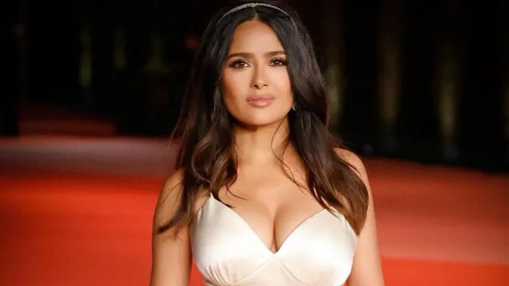 Salma Hayek en la alfombra roja.
