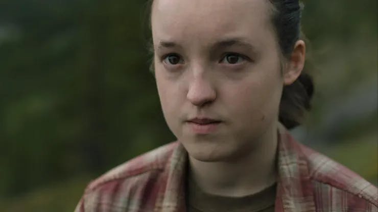 Bella Ramsey interpreta a Ellie en The Last of Us.
